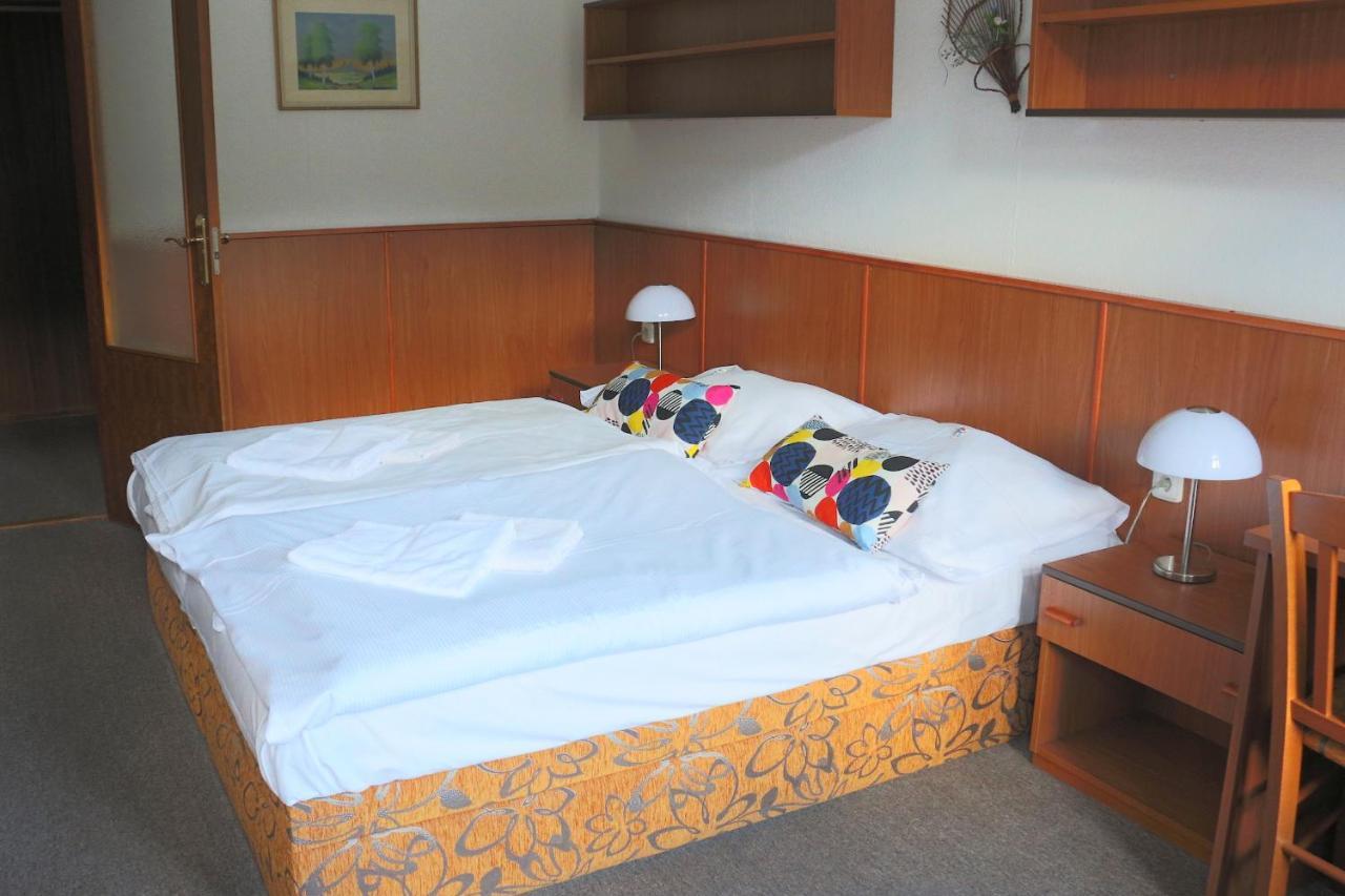 Hotel Maredis Kořenov Екстериор снимка