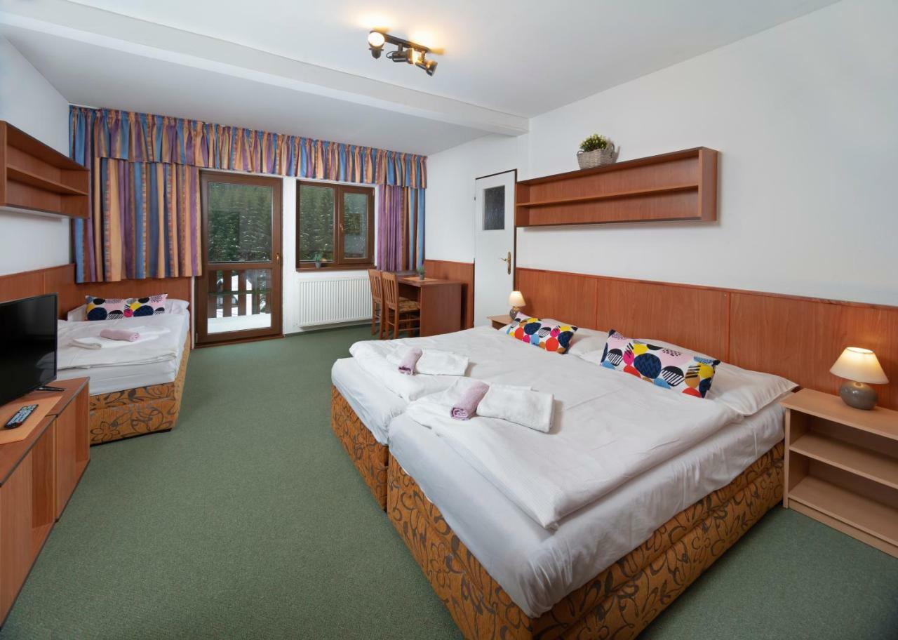 Hotel Maredis Kořenov Екстериор снимка